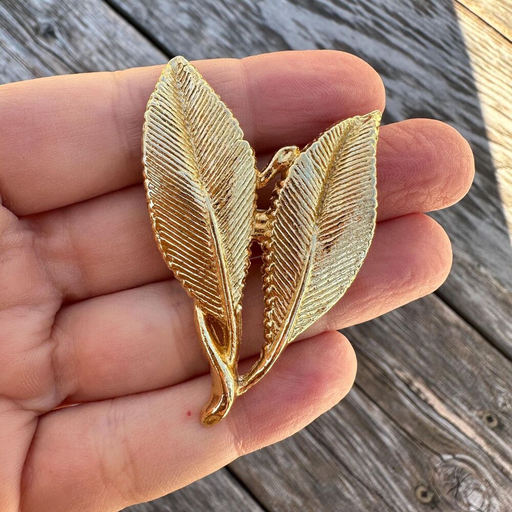Vintage Gold Tone Leaf Brooch: Double Leaf Pin